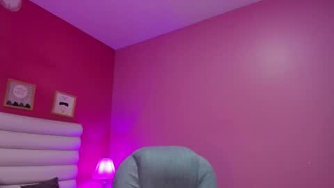 violet_sinclair online show from April 16, 11:32 am