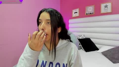 violet_sinclair online show from April 7, 11:34 am