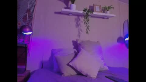 Snapshot of violeta_dh chatting on October 8, 12:11 pm Violeta online show from October 8, 12:11 pm