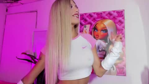 Snapshot of violeta_prince chatting on October 18, 11:03 am Violeta Princess Please help me with your thumbs up its important online show from October 18, 11:03 am