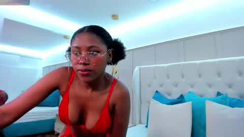 Snapshot of violeta_ruiz_ chatting on February 21, 10:37 pm violeta_ruiz_ online show from February 21, 10:37 pm