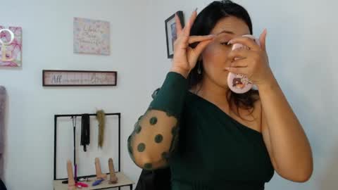 violeta_scott_ online show from April 15, 2:53 pm