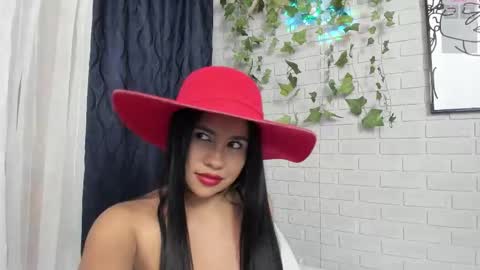 Snapshot of violetaqueen_ chatting on September 20, 2:14 am Violeta online show from September 20, 2:14 am
