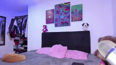 Violet online show from November 23, 4:43 am