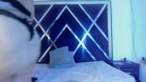 violetcurvy online show from April 18, 5:53 am