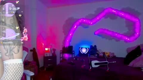 Snapshot of violetqs chatting on October 22, 7:37 pm online show from October 22, 7:37 pm