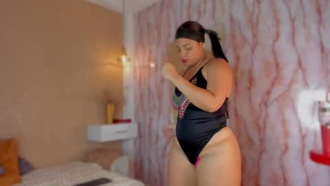 violetroussee online show from September 10, 7:37 pm