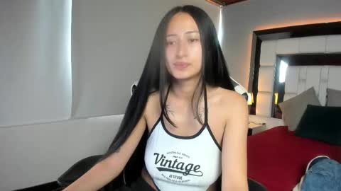 violetskinny online show from November 12, 7:38 pm