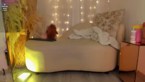 Snapshot of violett23_ chatting on October 22, 4:04 am violett23_ online show from October 22, 4:04 am