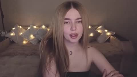 Snapshot of violettaotis chatting on October 22, 1:24 pm ViolettaOtis online show from October 22, 1:24 pm