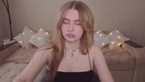 ViolettaOtis online show from April 19, 9:54 am