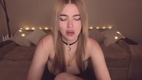 ViolettaOtis online show from July 28, 6:20 pm