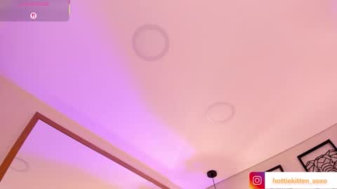 VIOLLET online show from March 4, 8:06 pm