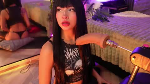 viollettebylyly online show from March 7, 12:49 pm