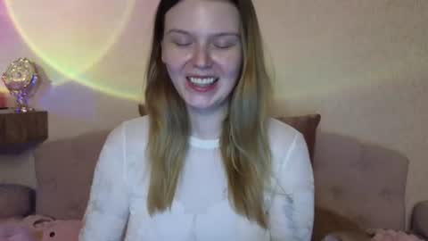 vivian_alison online show from June 24, 6:59 pm