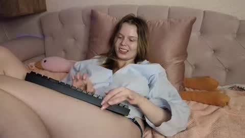 vivian_alison online show from July 4, 7:50 pm