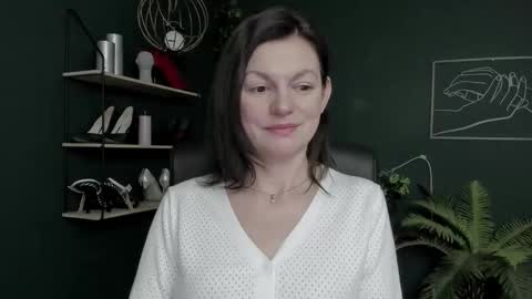 Vivian online show from February 28, 8:18 am