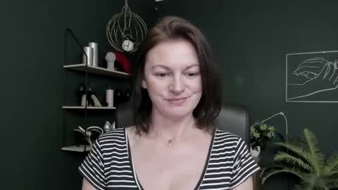 Vivian online show from May 30, 8:46 am