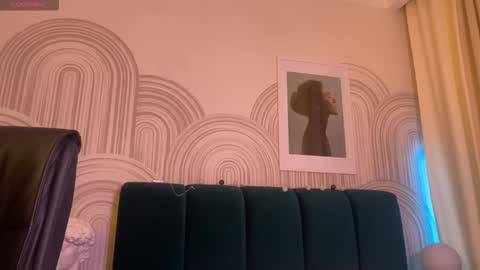 Vivian Evans online show from November 18, 1:19 am