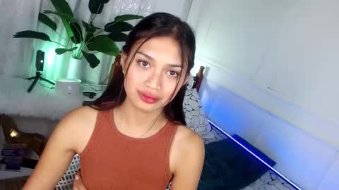 Snapshot of vivian_roberts chatting on February 16, 12:30 am Vivian online show from February 16, 12:30 am