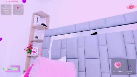 Snapshot of vivianne_scott chatting on February 22, 3:03 pm Vivi online show from February 22, 3:03 pm