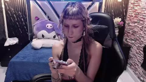 vivienne hadid online show from August 4, 9:00 pm