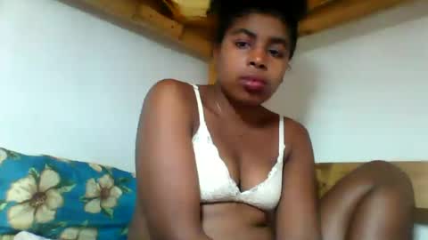 Vivienneh online show from July 22, 4:42 pm