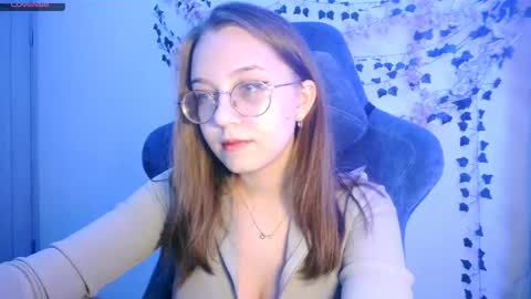 vivivivikkie online show from October 5, 8:27 pm