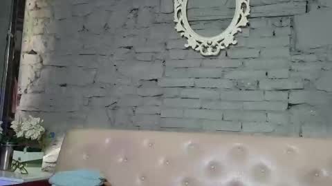 Snapshot of vixvixenn chatting on October 3, 7:49 am ANA online show from October 3, 7:49 am