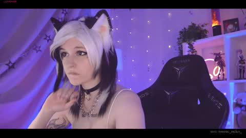 Snapshot of vronnier chatting on February 27, 4:53 pm vronnier online show from February 27, 4:53 pm