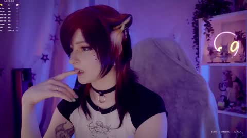 Snapshot of vronnier chatting on October 2, 4:28 pm vronnier online show from October 2, 4:28 pm