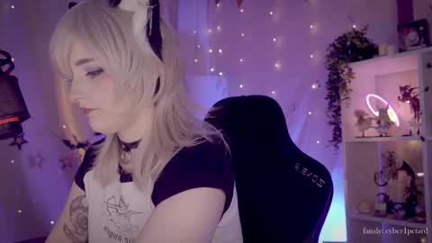 vronnier online show from December 18, 3:07 pm