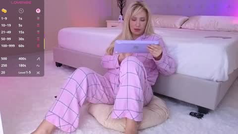 Snapshot of vsunshiny chatting on October 14, 9:51 pm Sunshiny online show from October 14, 9:51 pm