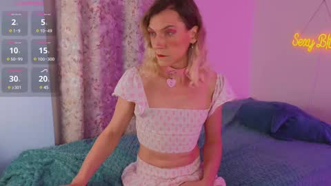 Vikky online show from February 13, 1:19 am