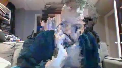 Snapshot of walker033 chatting on December 24, 11:17 am walker033 online show from December 24, 11:17 am