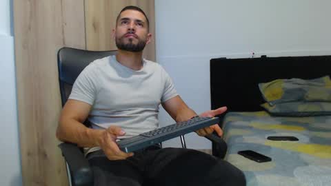 WALTER BROWN  online show from November 12, 8:44 pm