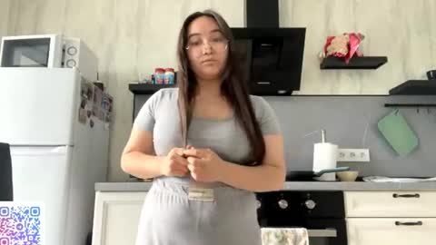 Helen online show from July 13, 9:24 am