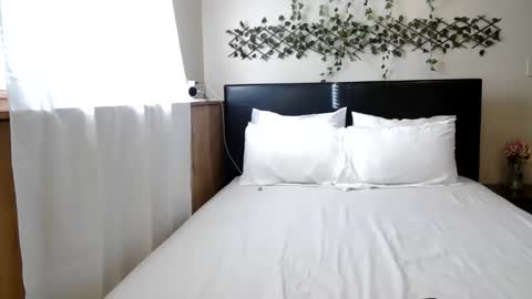 wanderlustgaal online show from January 8, 3:40 pm