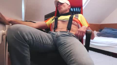 edging noah loves to wank online show from October 2, 4:28 pm