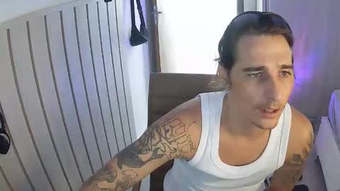 wave_boyy online show from March 31, 1:44 pm