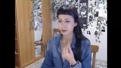 Snapshot of wavy_nights chatting on October 2, 6:34 am Mina online show from October 2, 6:34 am