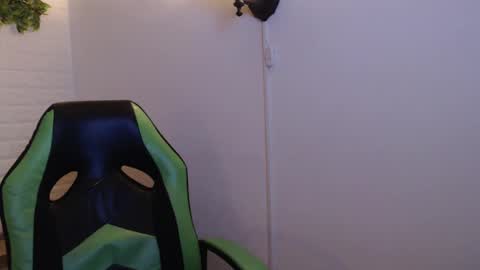 Trixie 3 online show from March 1, 12:34 pm