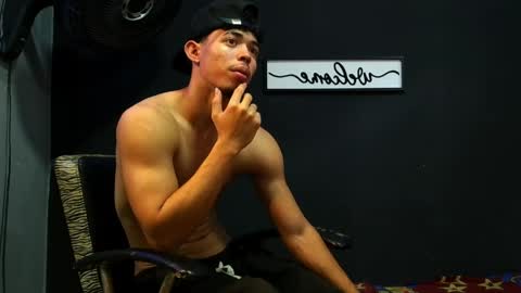 wesley_77 online show from May 12, 8:07 pm