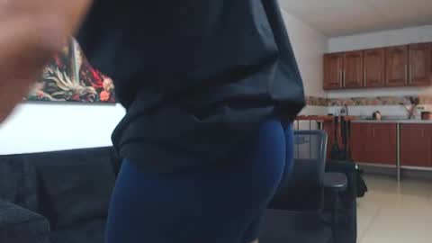 Wesley Rogger online show from April 22, 1:46 am