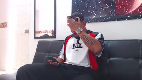 Wesley Rogger online show from November 1, 6:07 pm