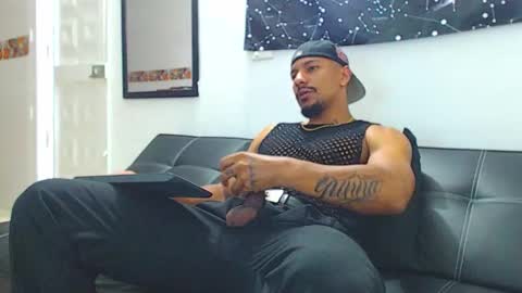 Wesley Rogger online show from November 11, 10:01 pm