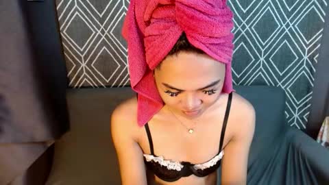 yana online show from December 17, 11:06 am