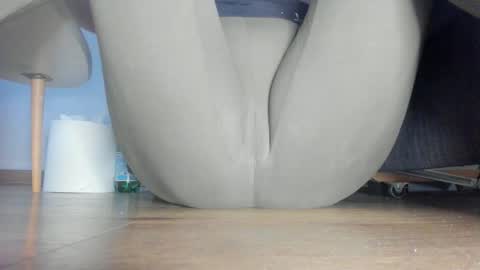 wet_pants2022 online show from April 25, 12:35 am