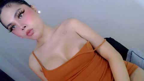 Snapshot of what_the_fuckxx chatting on October 11, 7:35 am kiara online show from October 11, 7:35 am