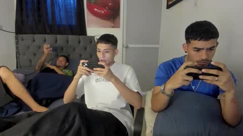 white online show from April 7, 9:17 pm